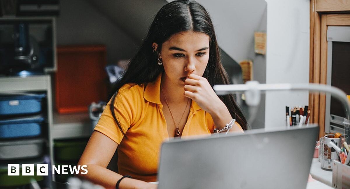 Cryptocurrency: Treat investing as gambling, MPs say